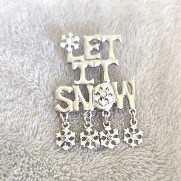 Jewelry - #634 Silver Tone 'Let It Snow' Brooch